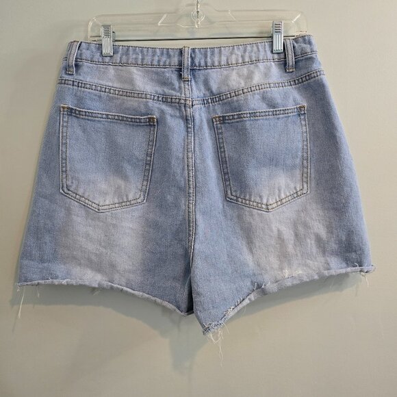 PrettyLittleThing Tall Light Blue Wash Distressed Denim Shorts - Picture 5 of 10